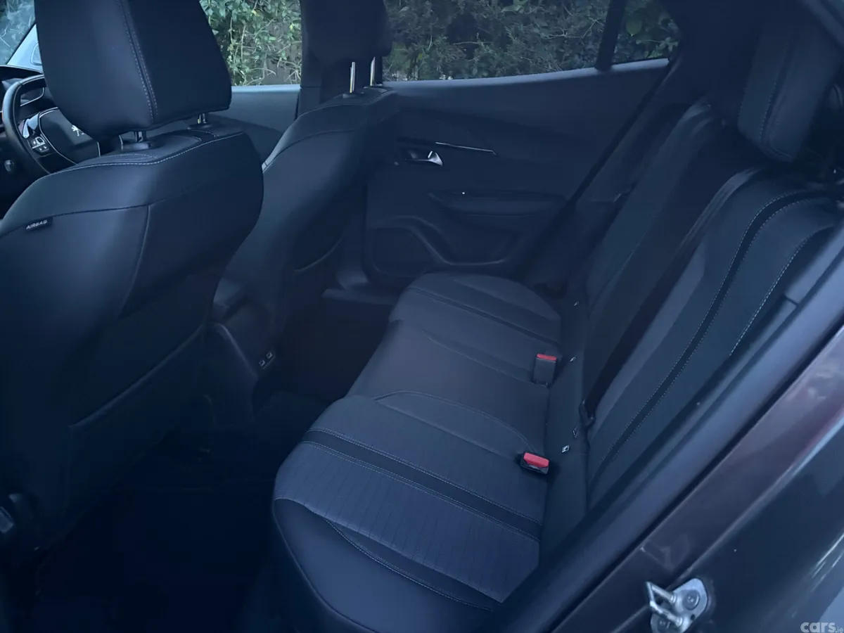 Peugeot 2008 MPV, Diesel, 2021, Grey