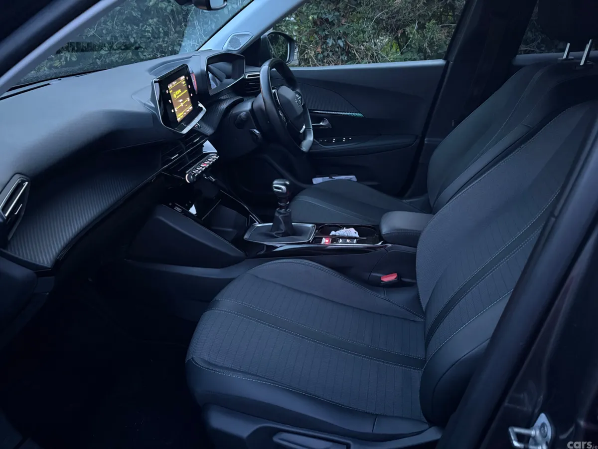 Peugeot 2008 MPV, Diesel, 2021, Grey