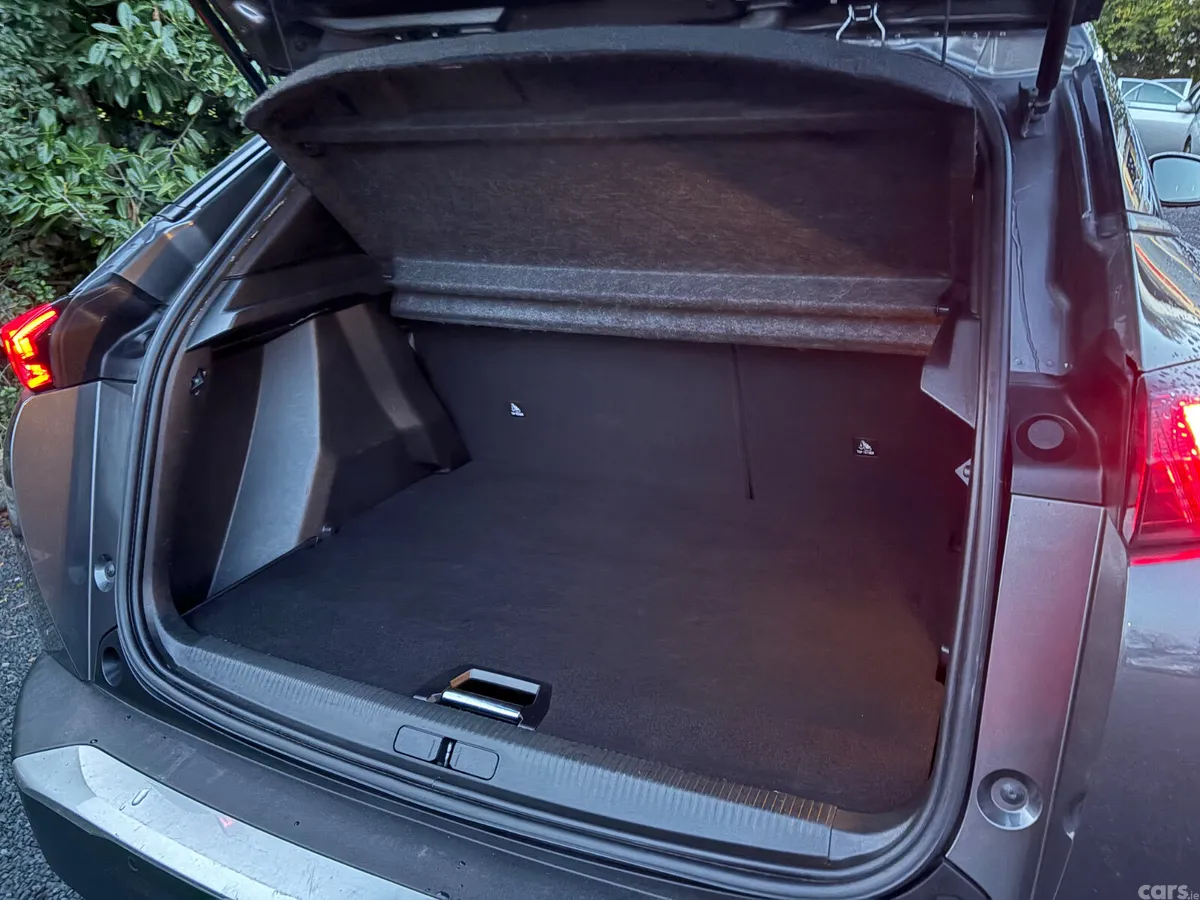 Peugeot 2008 MPV, Diesel, 2021, Grey