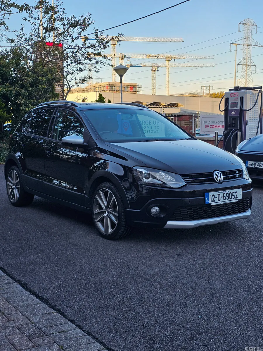 Volkswagen Polo Hatchback, Petrol, 2012, Black