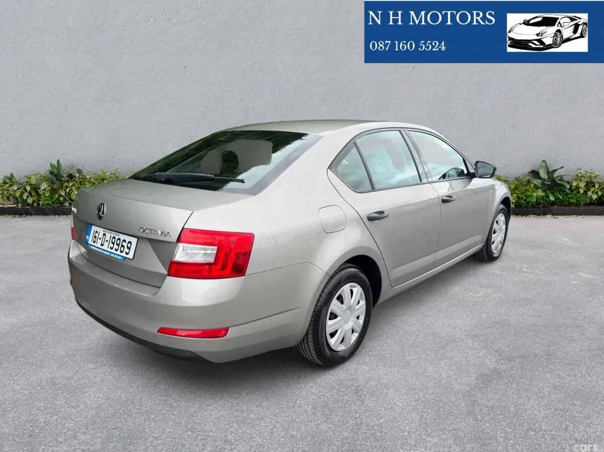 Skoda Octavia Saloon, Petrol, 2016, Beige