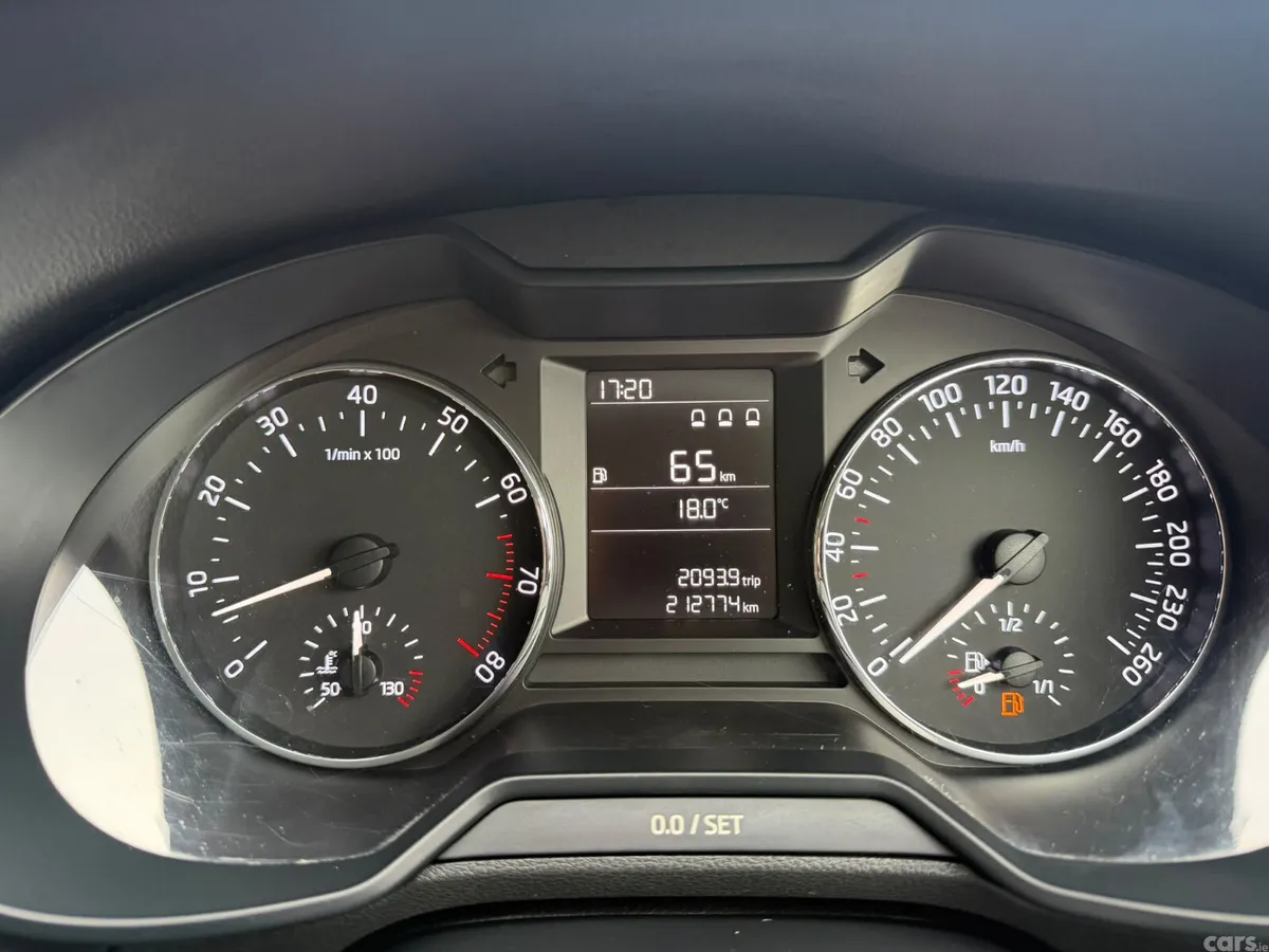 Skoda Octavia Saloon, Petrol, 2016, Beige