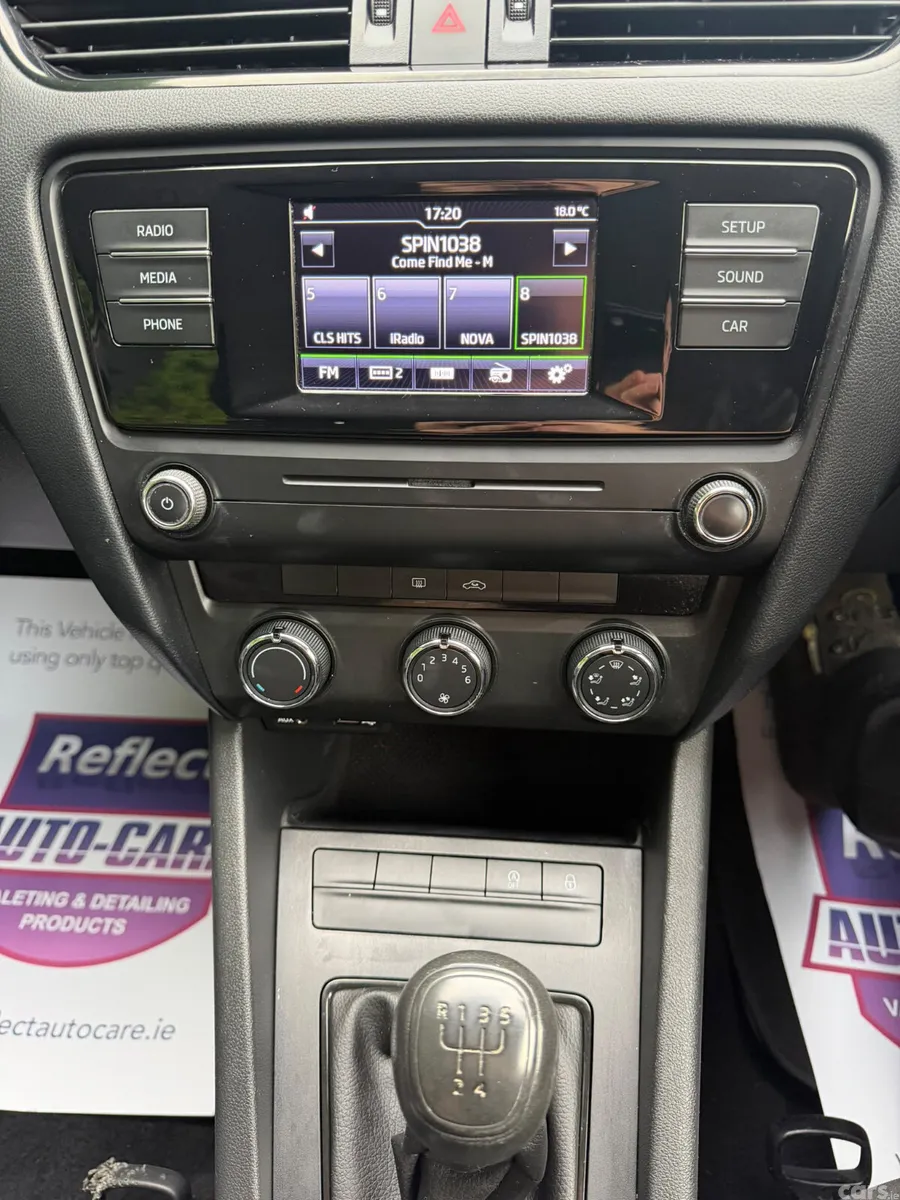 Skoda Octavia Saloon, Petrol, 2016, Beige