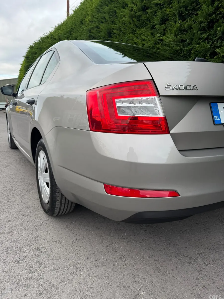 Skoda Octavia Saloon, Petrol, 2016, Beige