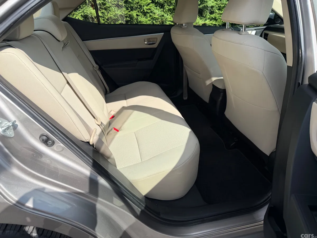 Toyota Corolla Saloon, Diesel, 2016, Grey