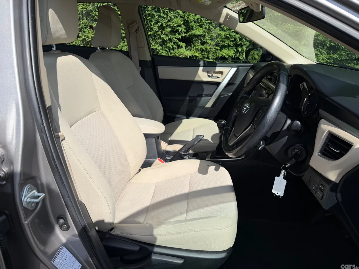 Toyota Corolla Saloon, Diesel, 2016, Grey