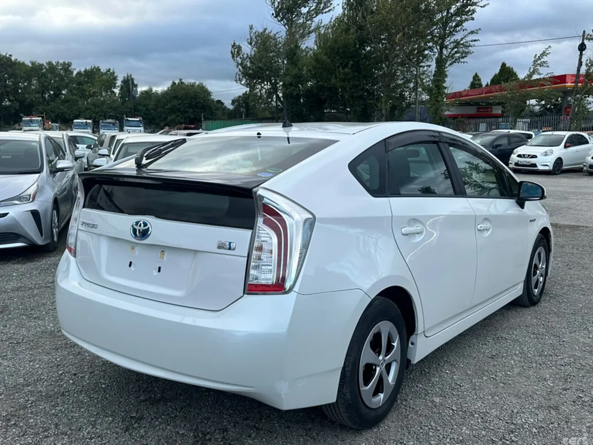 Toyota Prius Hatchback, Petrol Hybrid, 2013, White
