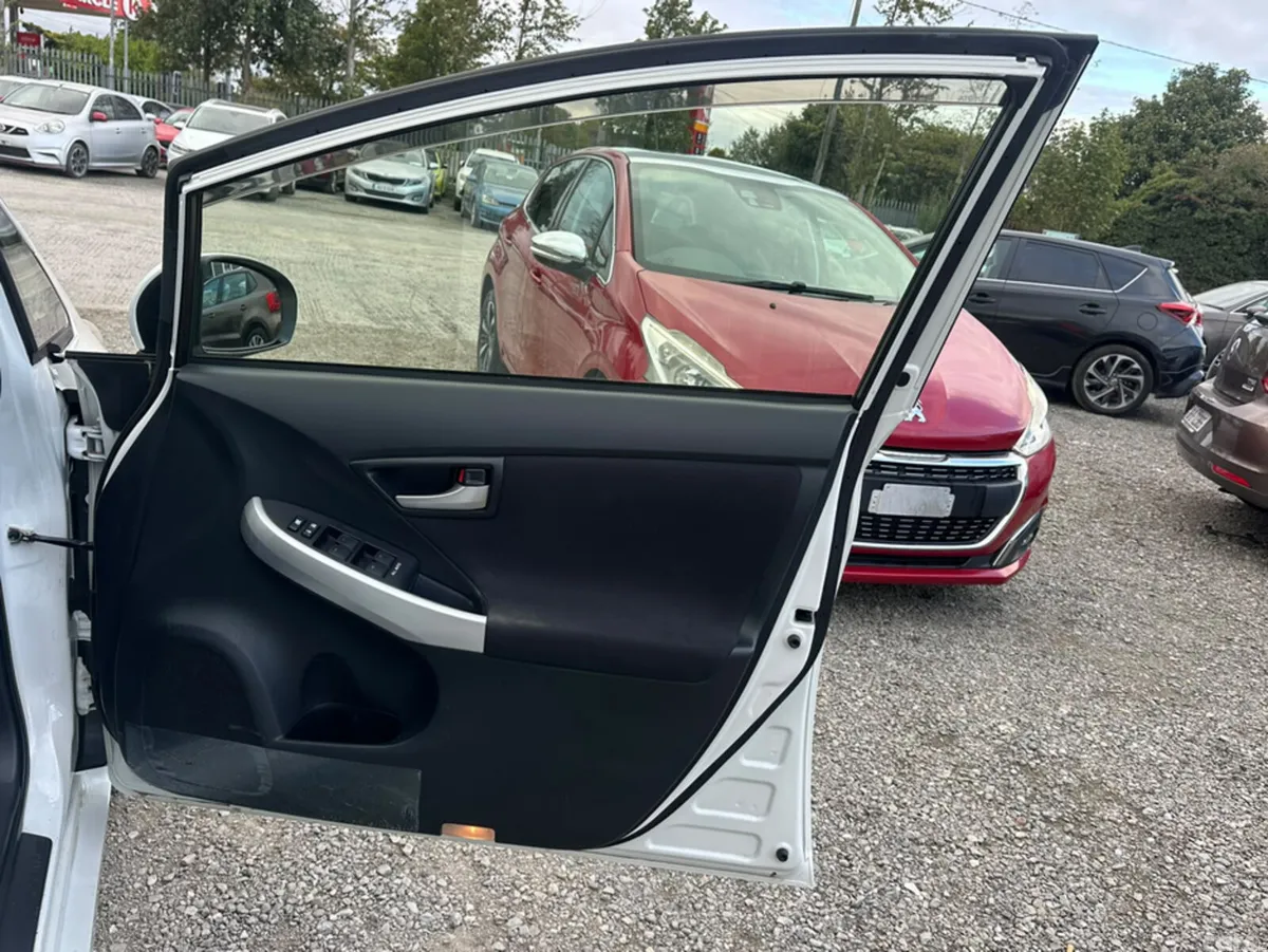 Toyota Prius Hatchback, Petrol Hybrid, 2013, White