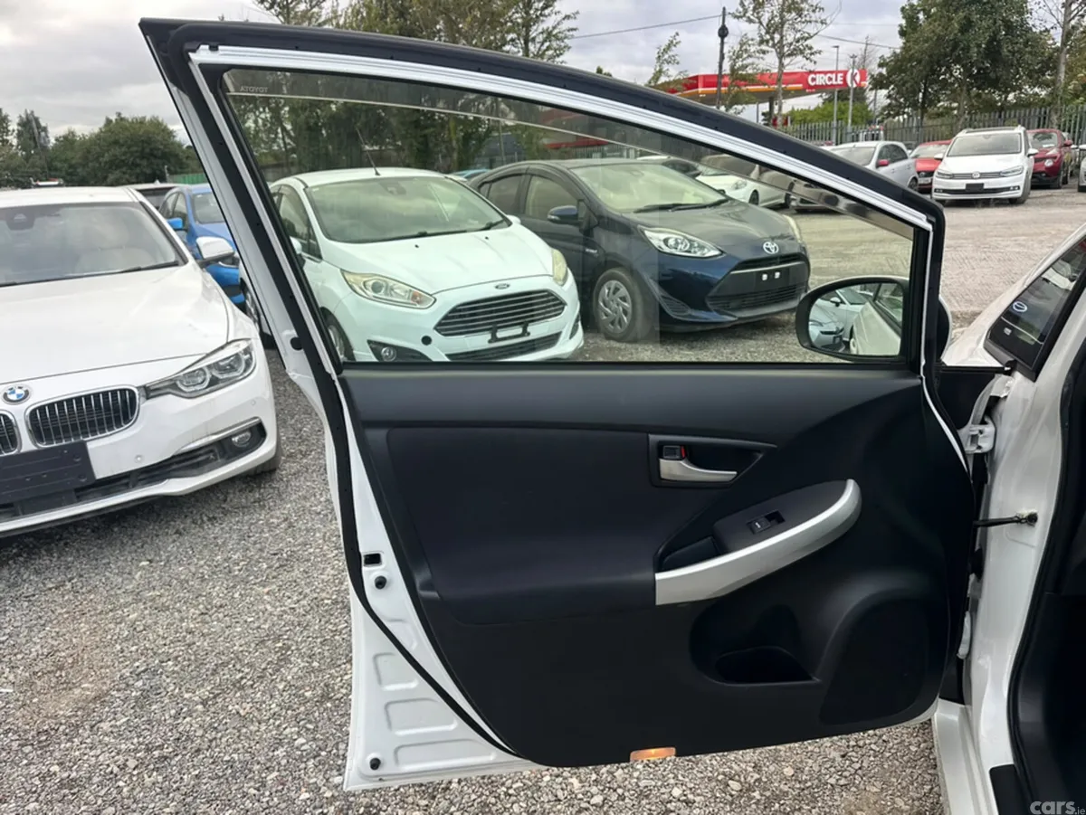 Toyota Prius Hatchback, Petrol Hybrid, 2013, White