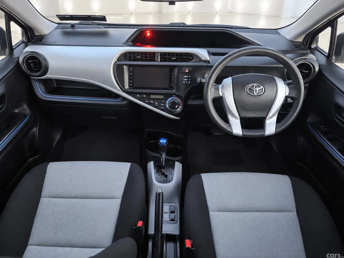 Toyota Aqua Hatchback, Petrol Hybrid, 2014, White