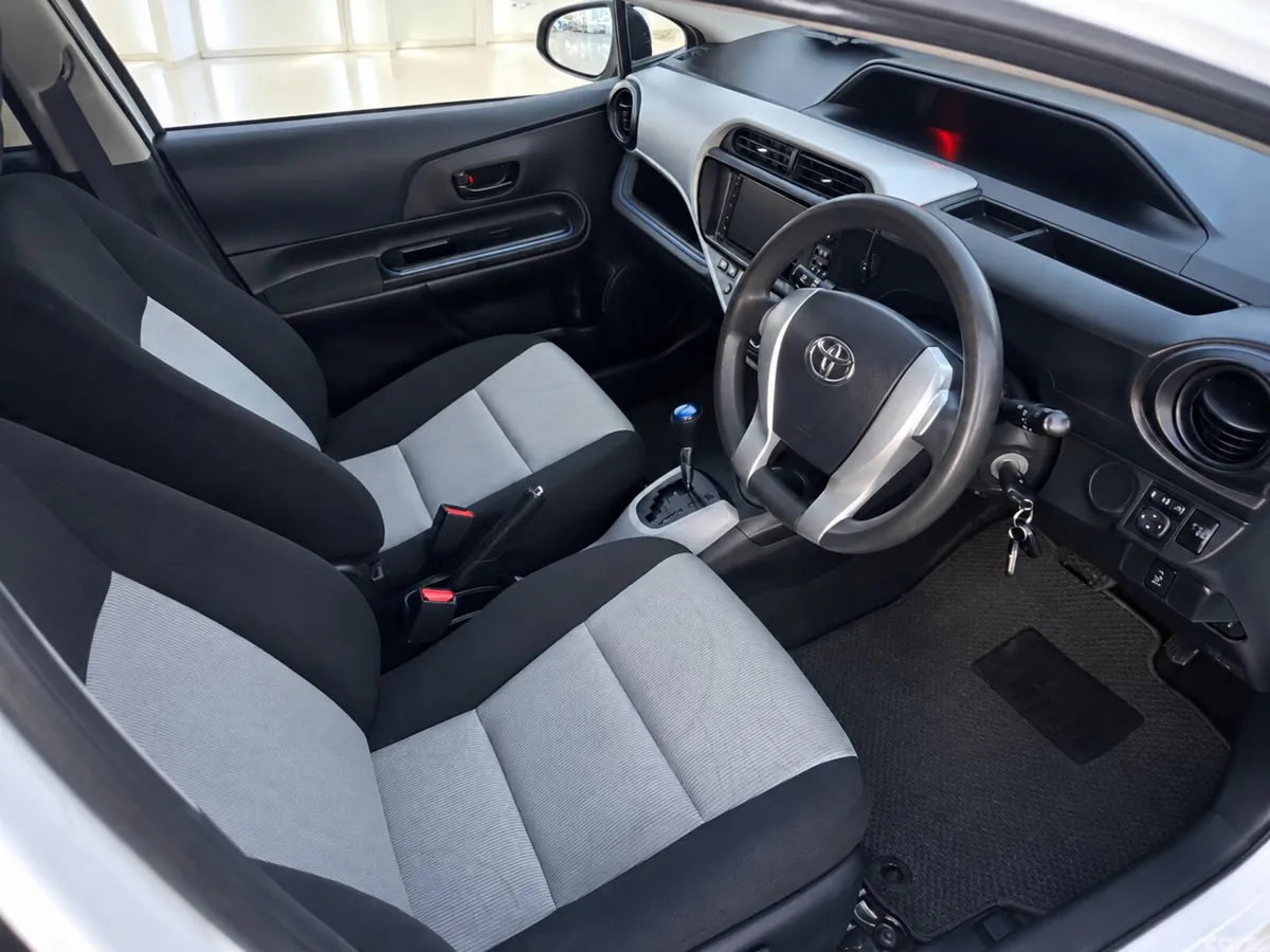 Toyota Aqua Hatchback, Petrol Hybrid, 2014, White