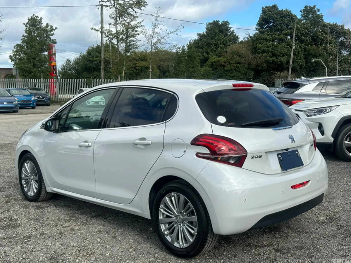 Peugeot 208 Hatchback, Petrol, 2017, White