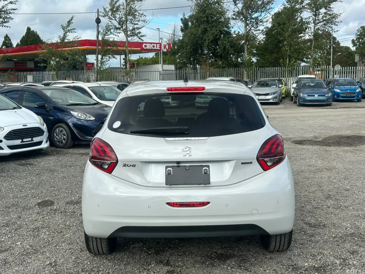 Peugeot 208 Hatchback, Petrol, 2017, White