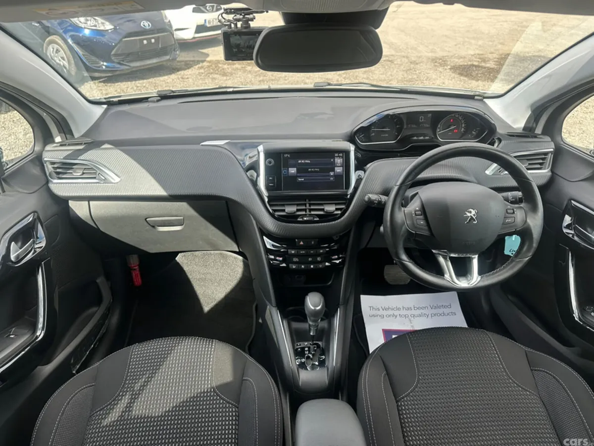 Peugeot 208 Hatchback, Petrol, 2017, White