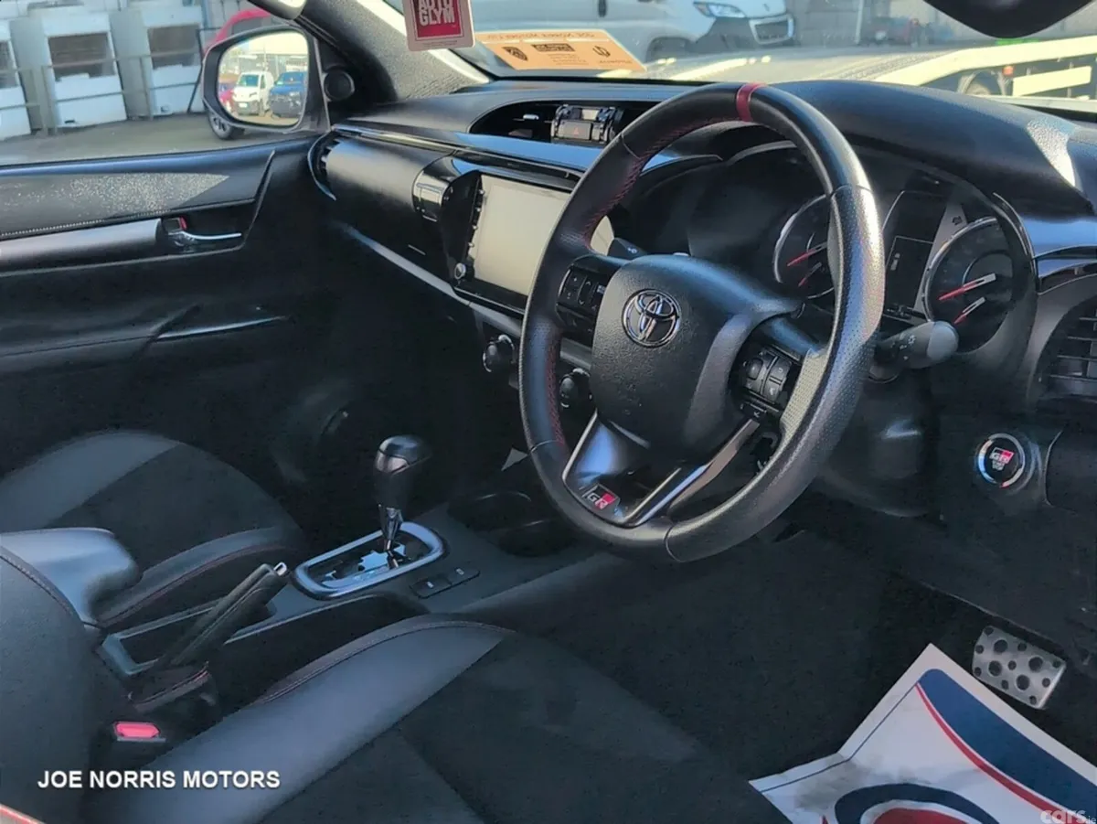 Toyota Hilux Pick Up, Diesel, 2024, White