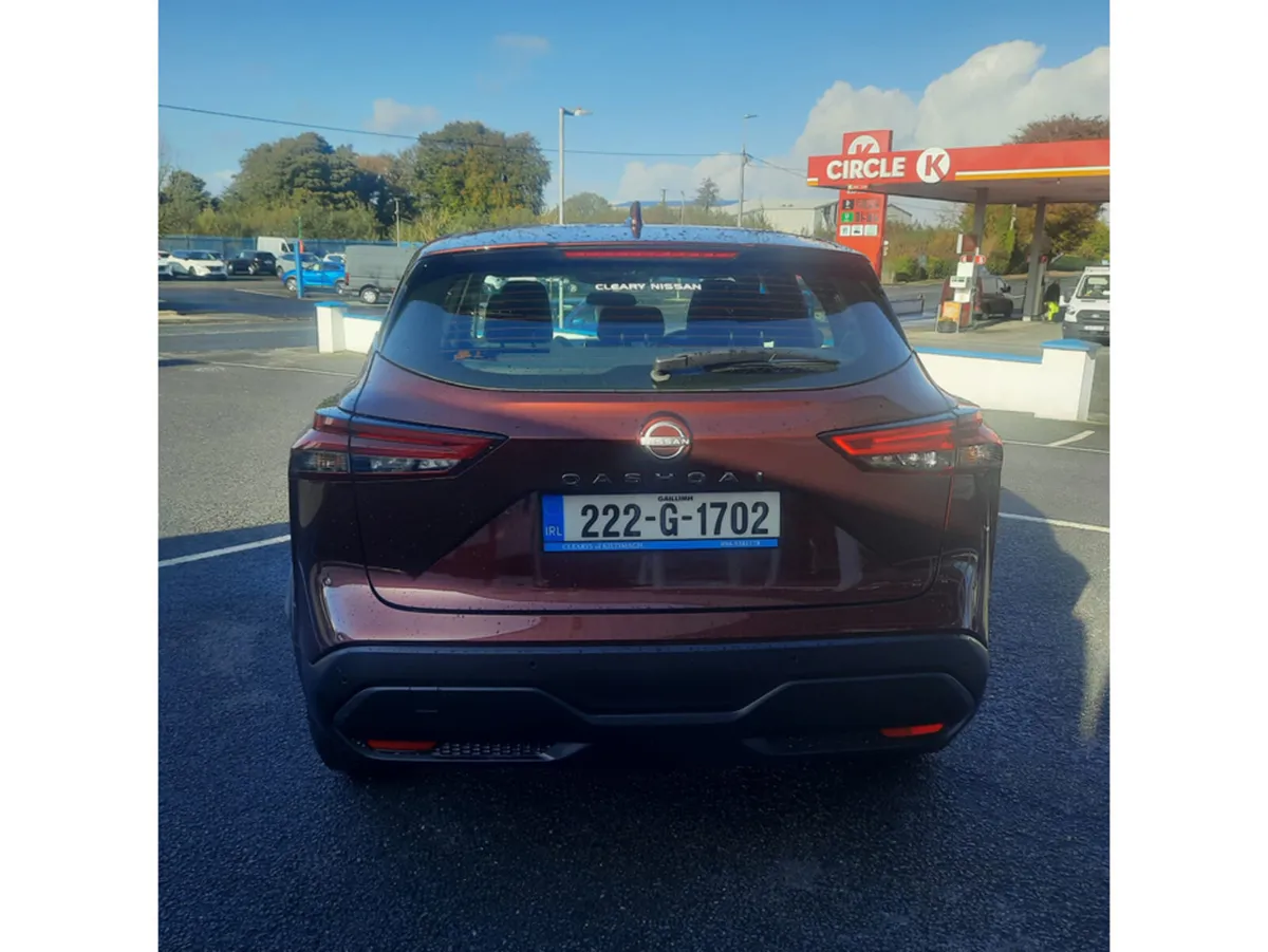 Nissan Qashqai MPV, Petrol, 2022, Red