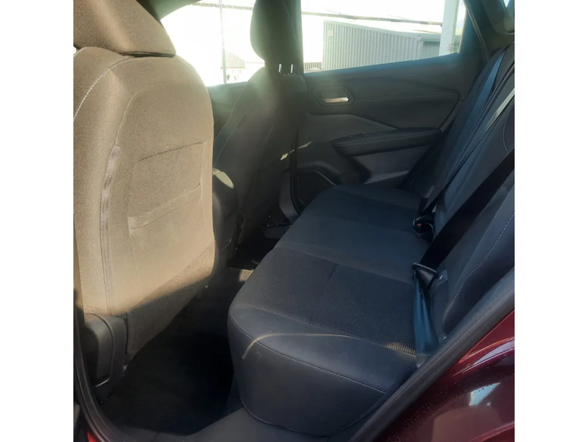 Nissan Qashqai MPV, Petrol, 2022, Red