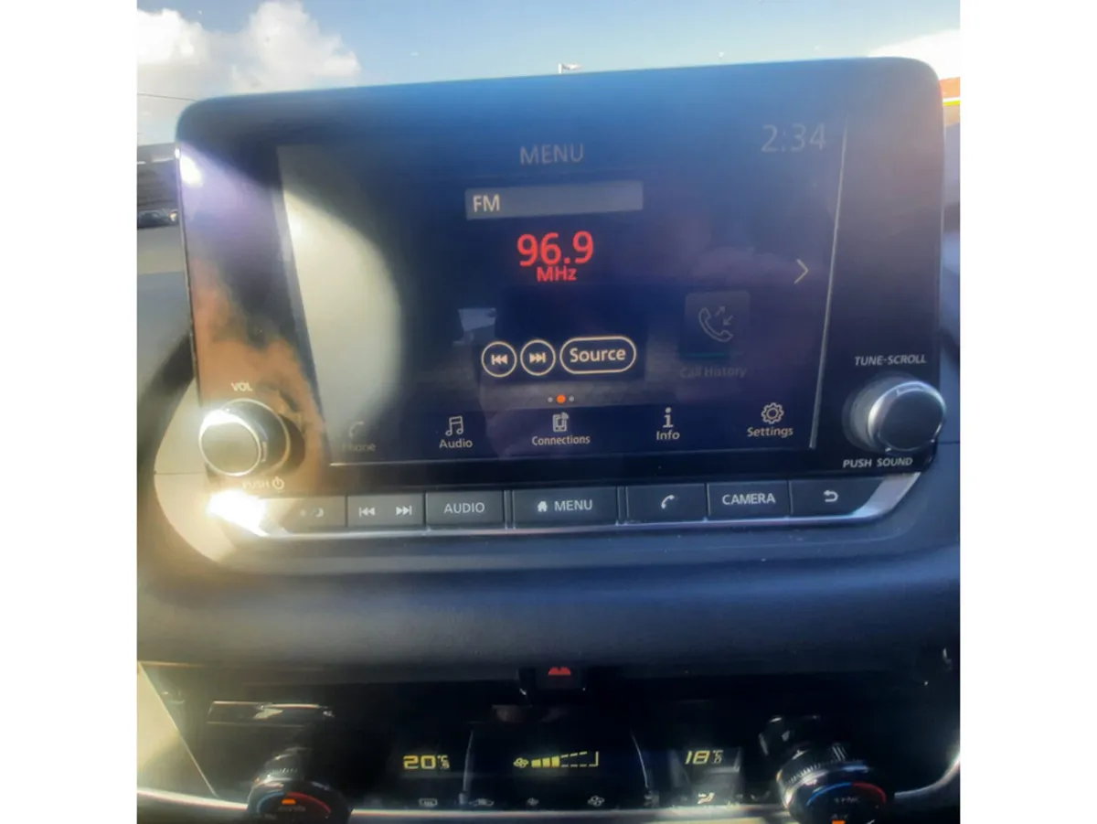 Nissan Qashqai MPV, Petrol, 2022, Red