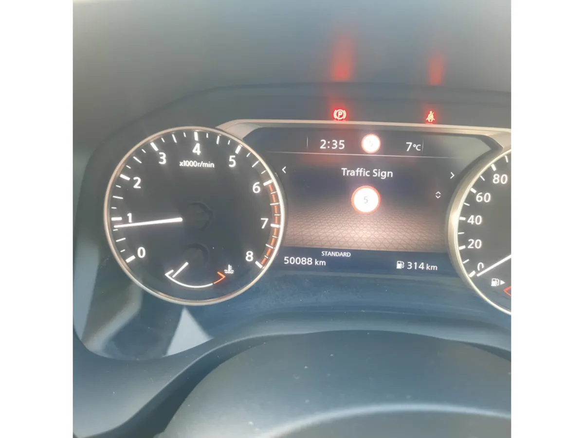 Nissan Qashqai MPV, Petrol, 2022, Red