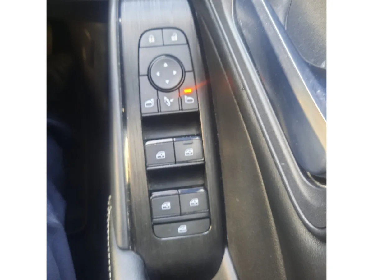 Nissan Qashqai MPV, Petrol, 2022, Red