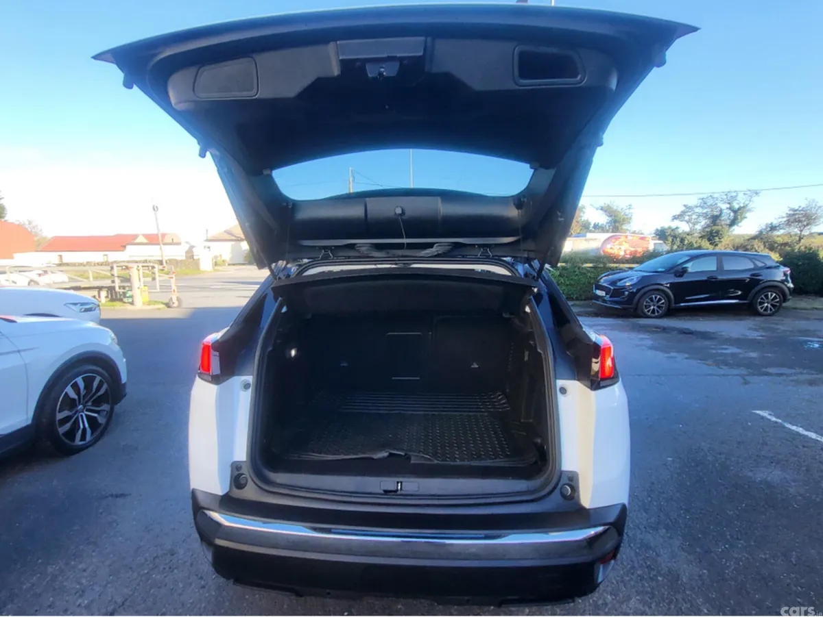 Peugeot 3008 Hatchback, Petrol, 2017, White