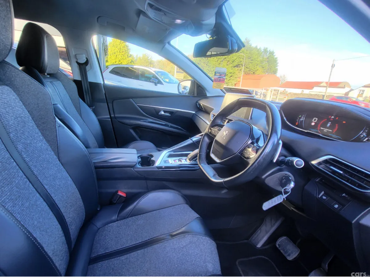 Peugeot 3008 Hatchback, Petrol, 2017, White