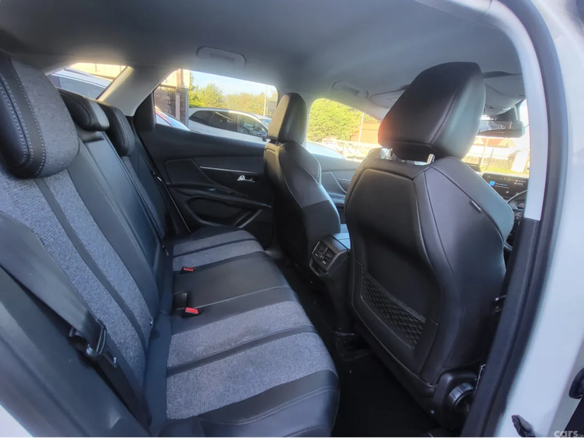 Peugeot 3008 Hatchback, Petrol, 2017, White