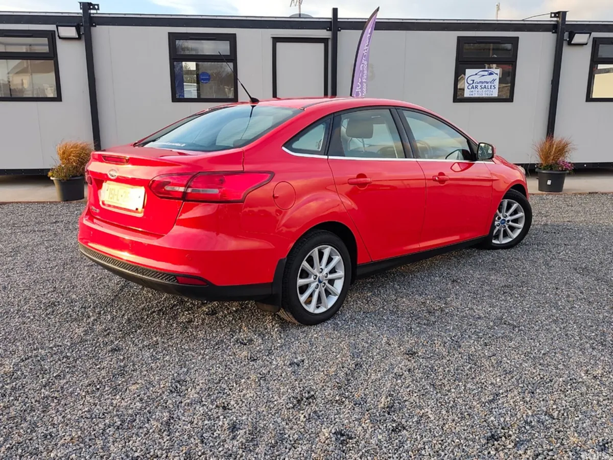 Ford Focus Saloon, Diesel, 2015, Red