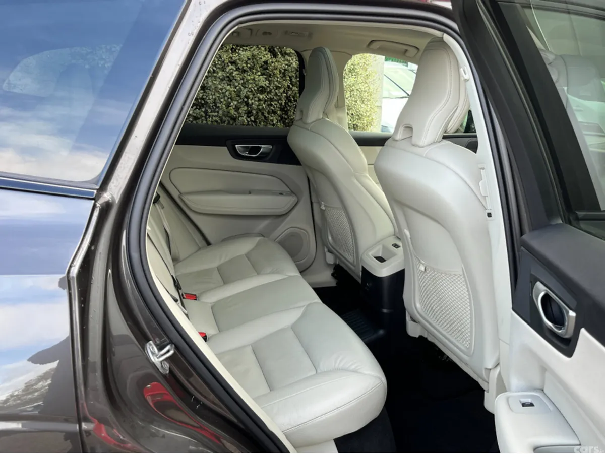 Volvo XC60 SUV, Petrol Plug-in Hybrid, 2024, Grey