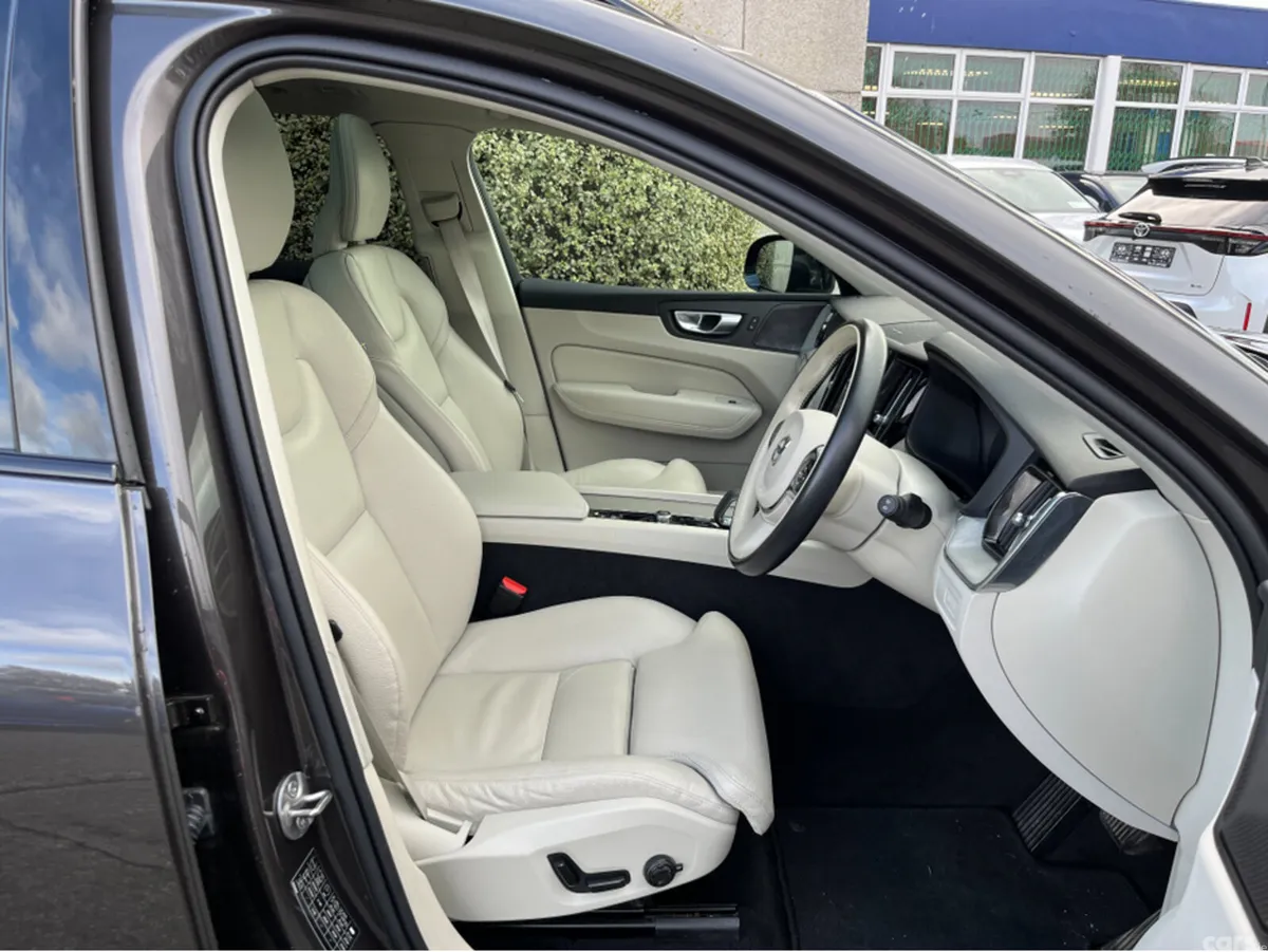 Volvo XC60 SUV, Petrol Plug-in Hybrid, 2024, Grey