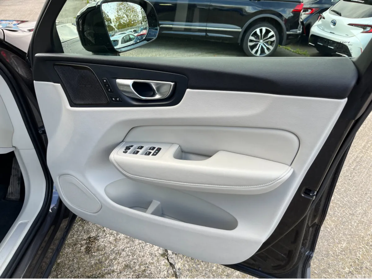 Volvo XC60 SUV, Petrol Plug-in Hybrid, 2024, Grey