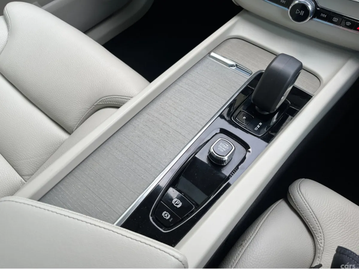 Volvo XC60 SUV, Petrol Plug-in Hybrid, 2024, Grey