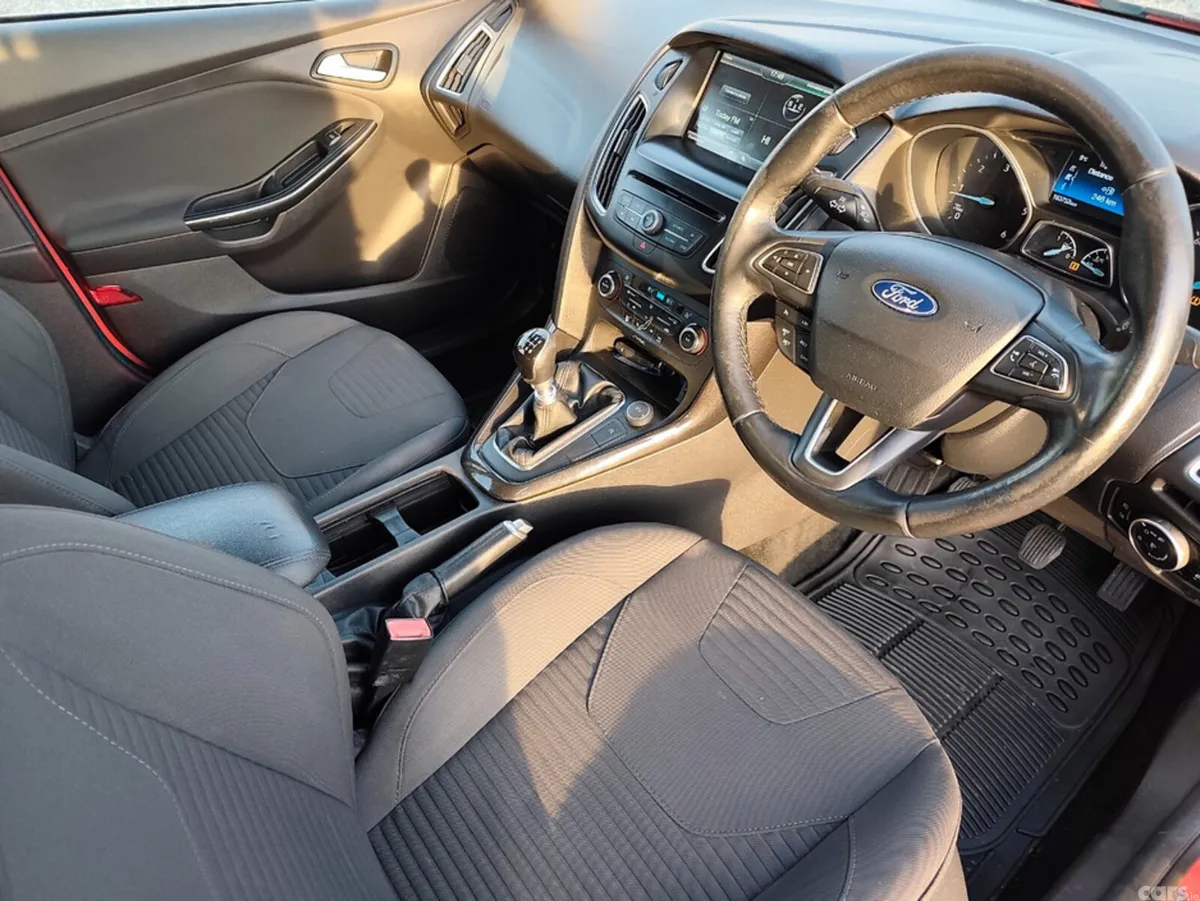 Ford Focus Saloon, Diesel, 2015, Red