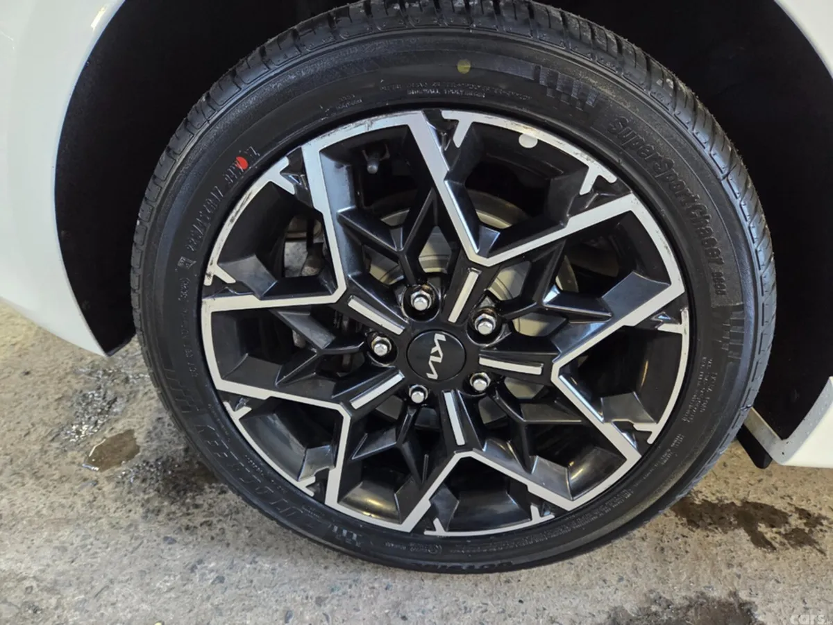 Kia Ceed Hatchback, Diesel, 2023, White
