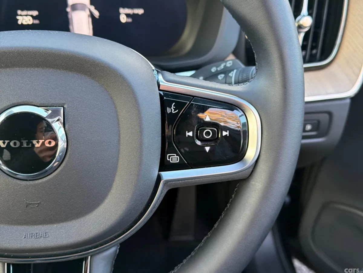 Volvo XC60 SUV, Petrol Plug-in Hybrid, 2026, Green