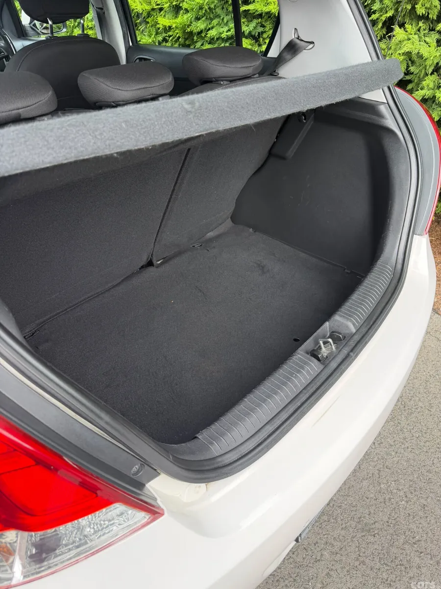 Hyundai i20 Hatchback, Diesel, 2014, White