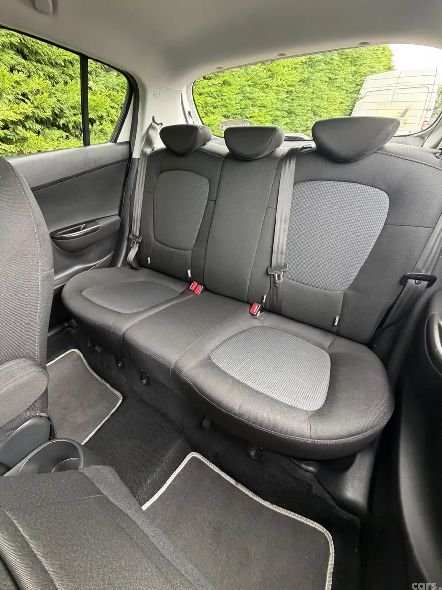 Hyundai i20 Hatchback, Diesel, 2014, White