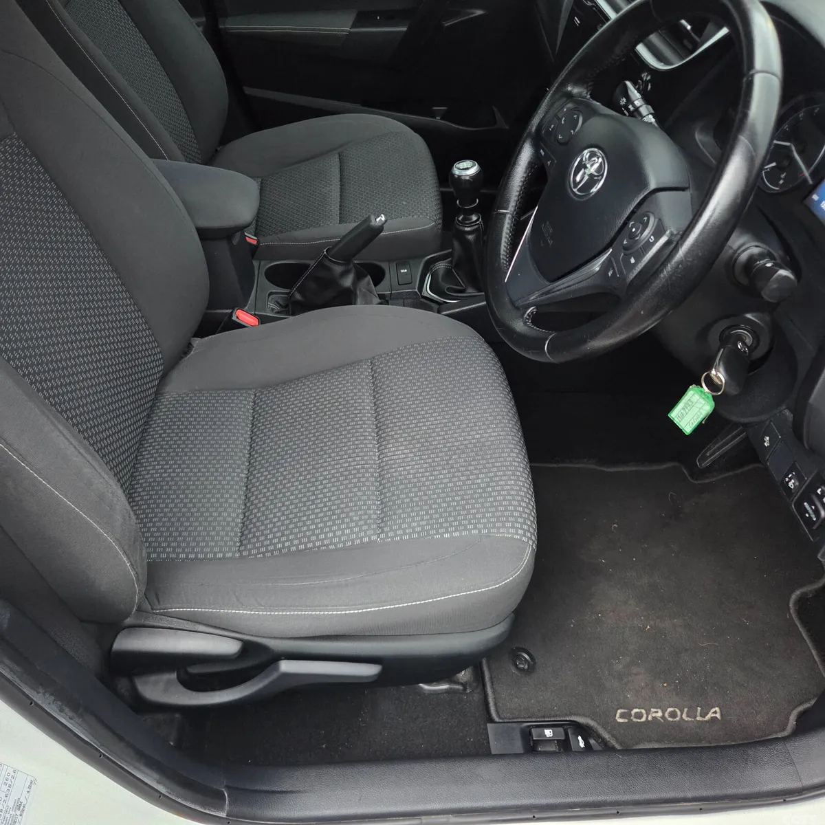 Toyota Corolla Saloon, Petrol, 2017, White