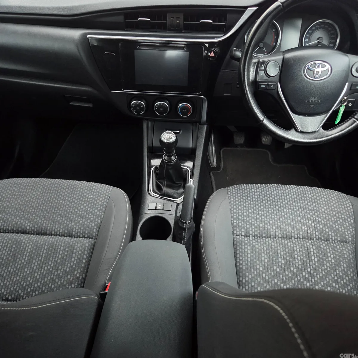 Toyota Corolla Saloon, Petrol, 2017, White