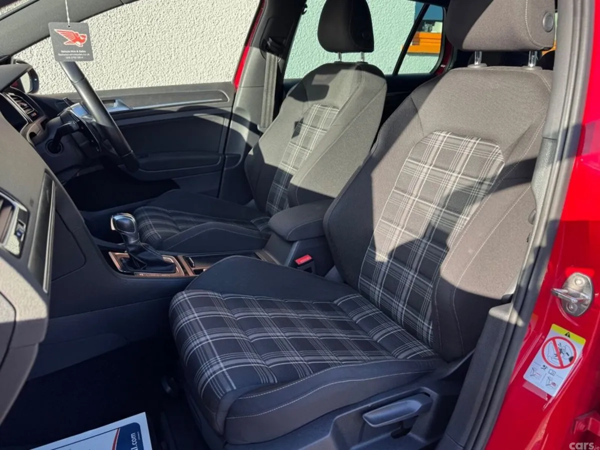 Volkswagen Golf Hatchback, Diesel, 2017, Red