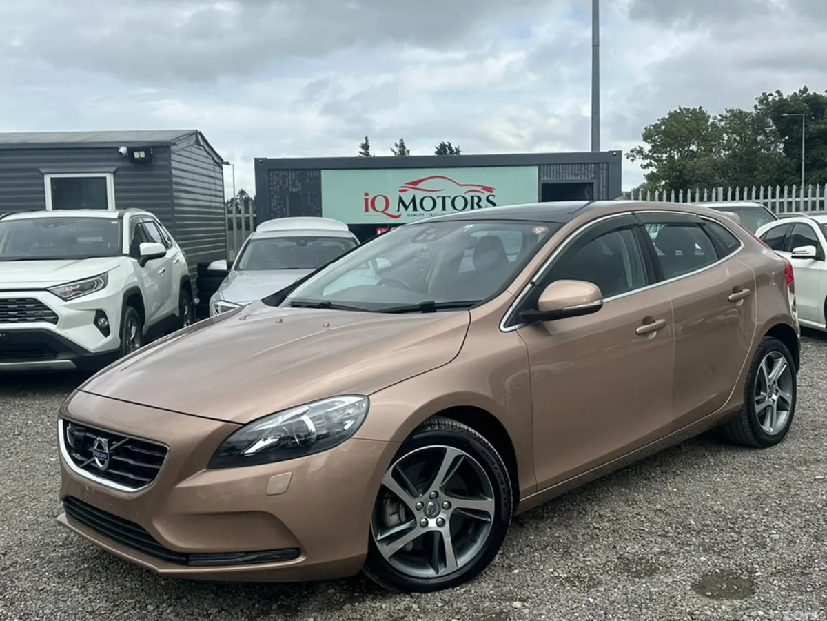 Volvo V40 Hatchback, Diesel, 2016, Brown
