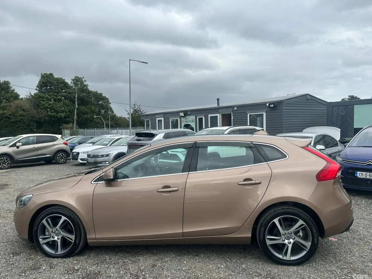 Volvo V40 Hatchback, Diesel, 2016, Brown