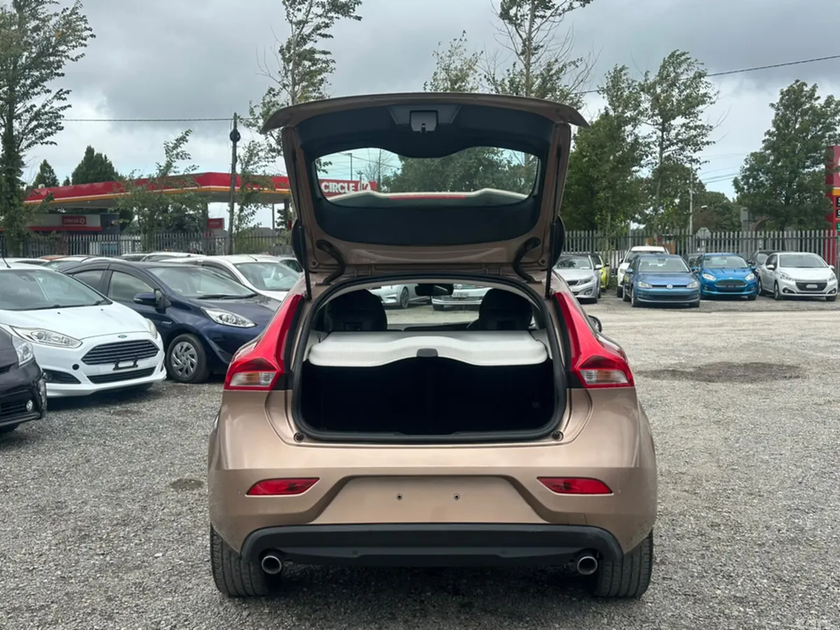 Volvo V40 Hatchback, Diesel, 2016, Brown