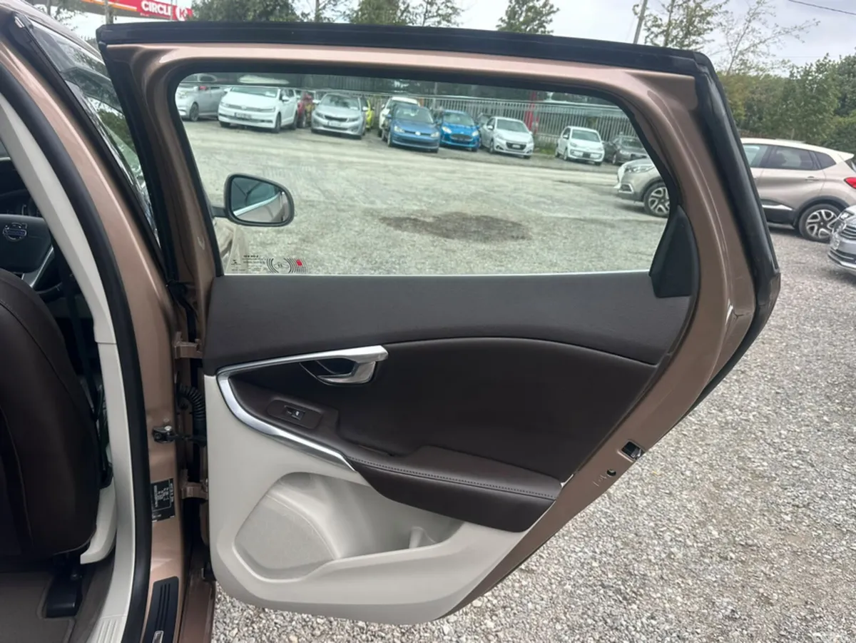 Volvo V40 Hatchback, Diesel, 2016, Brown