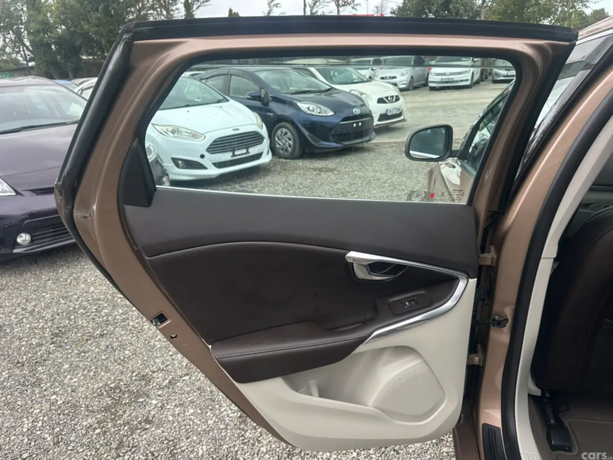Volvo V40 Hatchback, Diesel, 2016, Brown