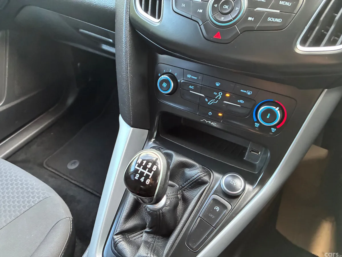 Ford Focus Hatchback, Diesel, 2016, Brown