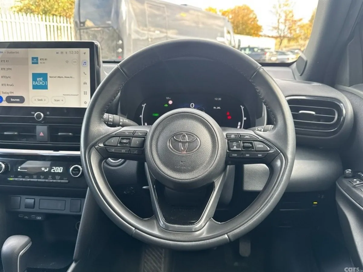 Toyota Yaris Cross Hatchback, Petrol Hybrid, 2025, Grey