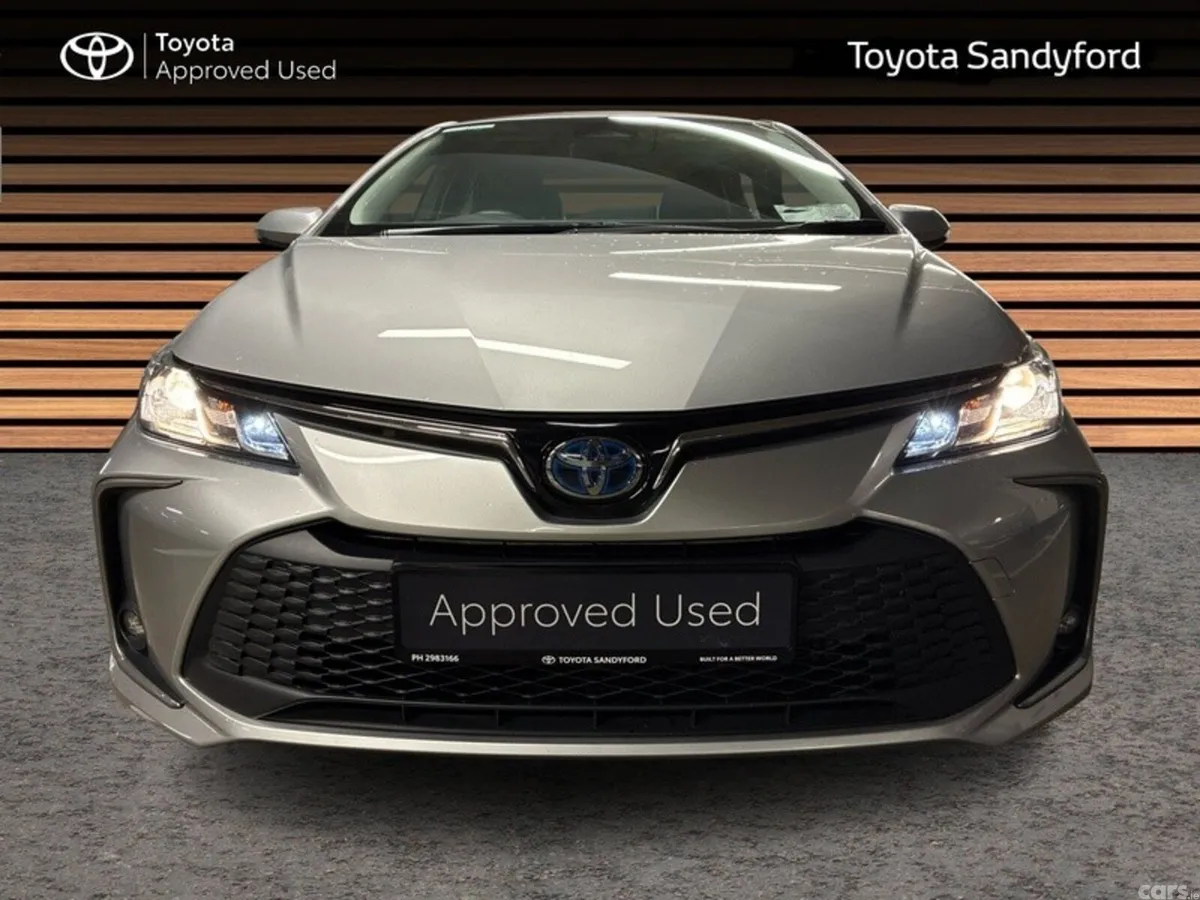 Toyota Corolla Saloon, Petrol Hybrid, 2024, Silver