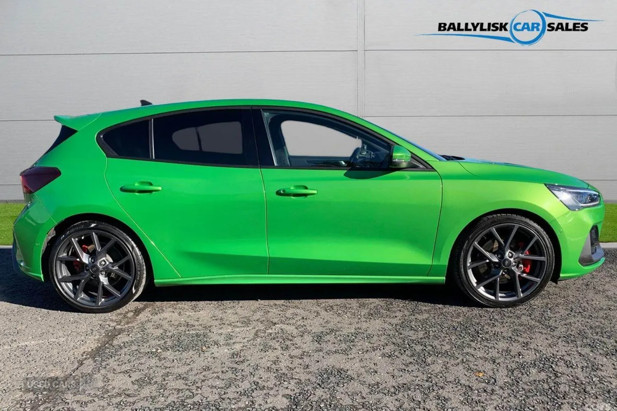 Ford Focus Hatchback, Petrol, 2023, Green