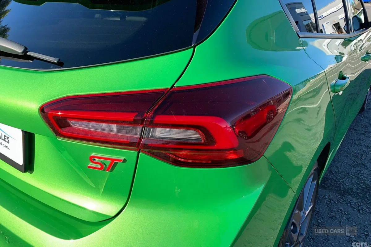 Ford Focus Hatchback, Petrol, 2023, Green